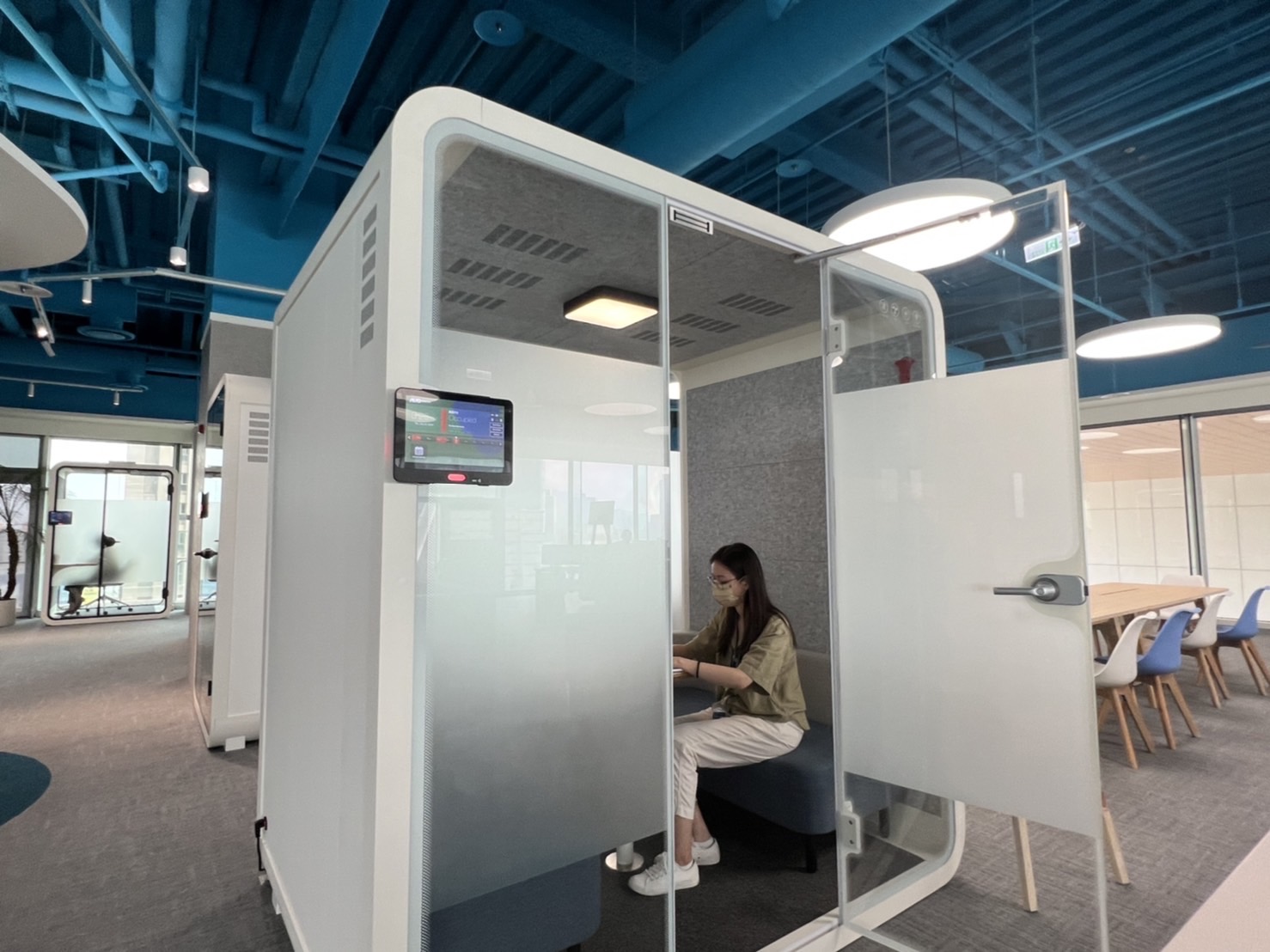 友達高雄據點的智慧行動辦公艙，展現友達在面板以外的研發應用軟實力